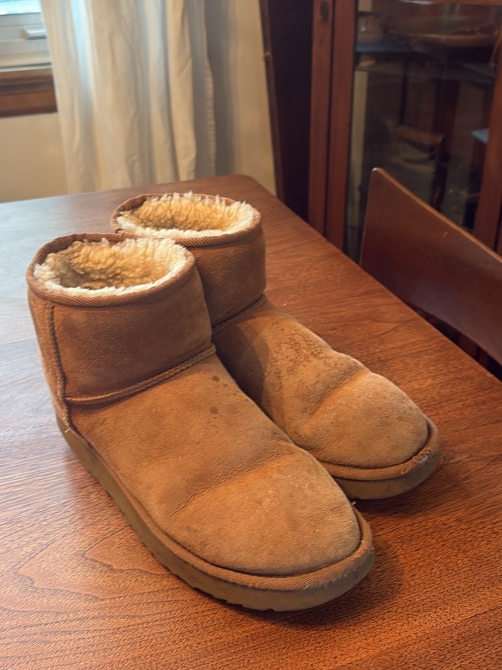 Uggs Mini II Size 9
